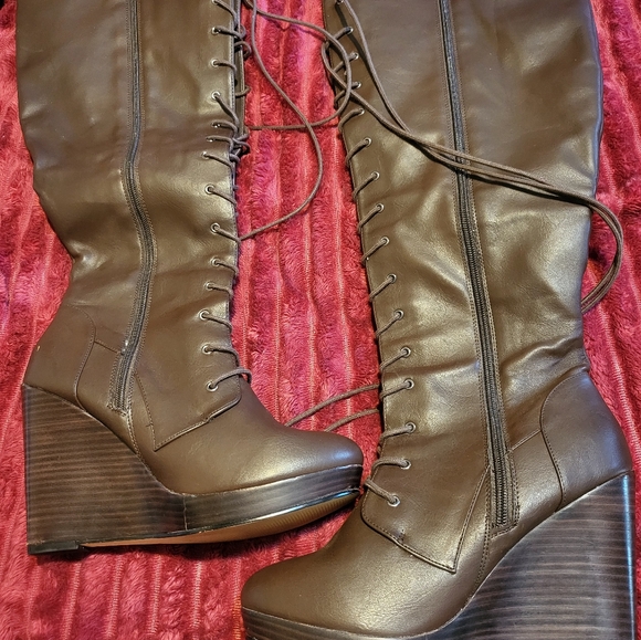 EUC: Torrid B Choco Knee Lace Combat Wedge Boot - Picture 10 of 11